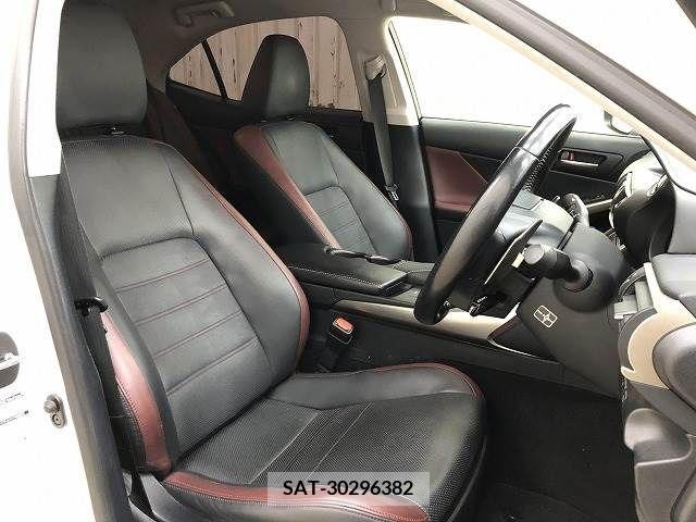 Lexus IS 2017-04 237878-8