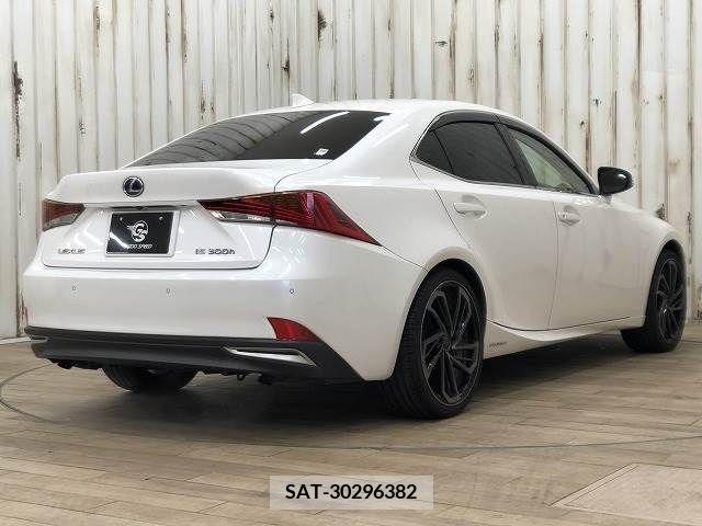 Lexus IS 2017-04 237878-15