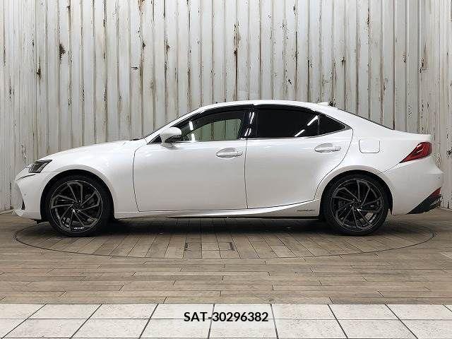 Lexus IS 2017-04 237878-14