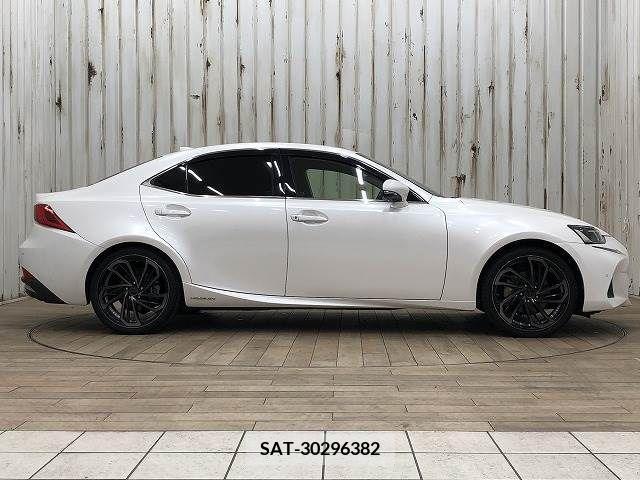 Lexus IS 2017-04 237878-13