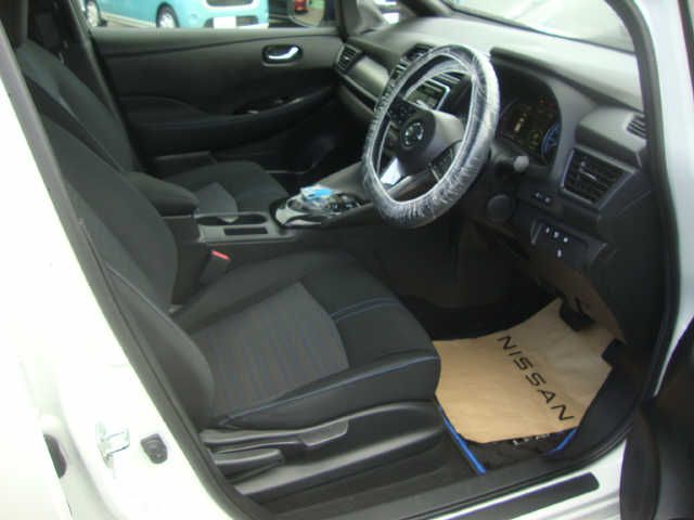 Nissan LEAF 2018-03 5492-1