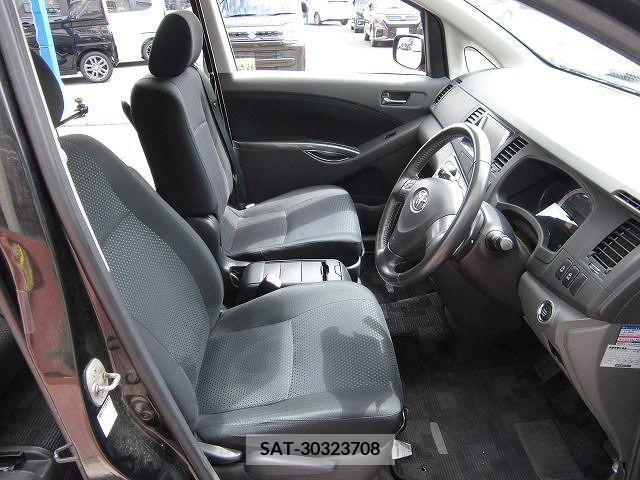 Toyota ISIS 2009-11 245261-3