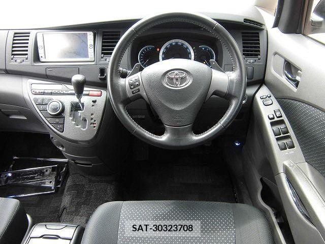 Toyota ISIS 2009-11 245261-1