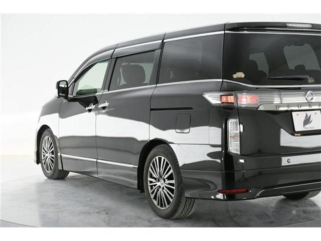 Nissan ELGRAND 2017-05 9429-5