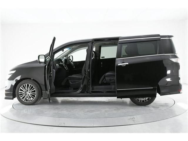 Nissan ELGRAND 2017-05 9429-4