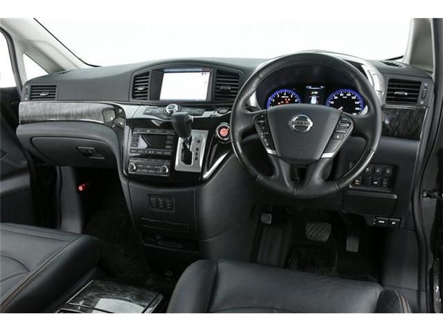 Nissan ELGRAND 2017-05 9429-7