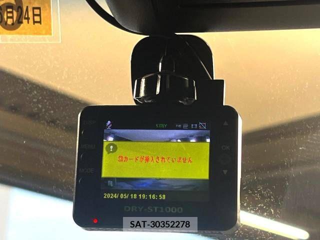 Honda N BOX CUSTOM 2019-06 278886-8