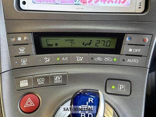 Toyota PRIUS 2013-11 221120-11