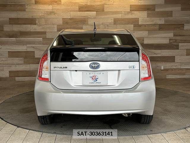 Toyota PRIUS 2013-11 221120-18