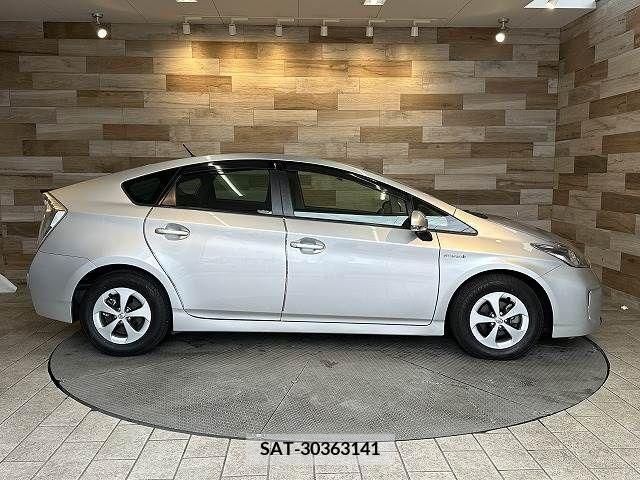 Toyota PRIUS 2013-11 221120-17