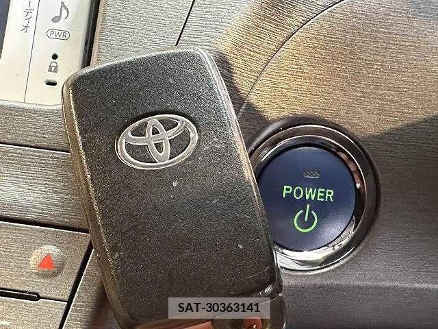 Toyota PRIUS 2013-11 221120-6