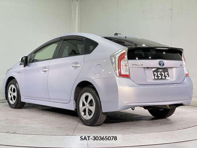 Toyota PRIUS 2013-08 214762-10