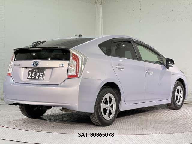 Toyota PRIUS 2013-08 214762-8