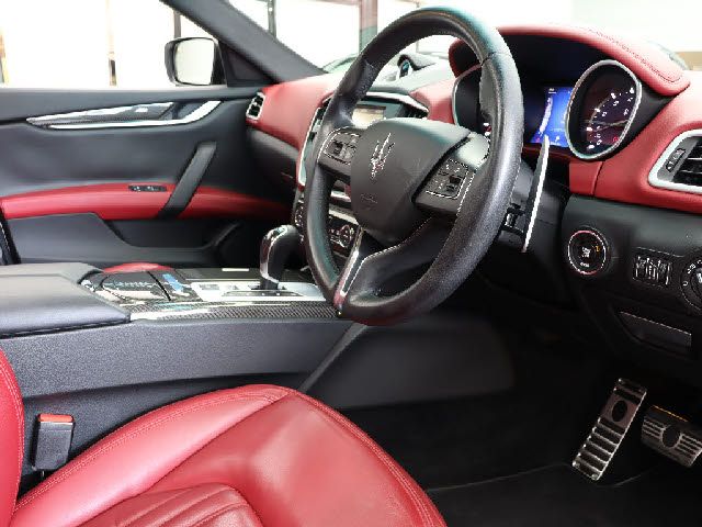 Maserati GHIBLI 2016-03 20469-3
