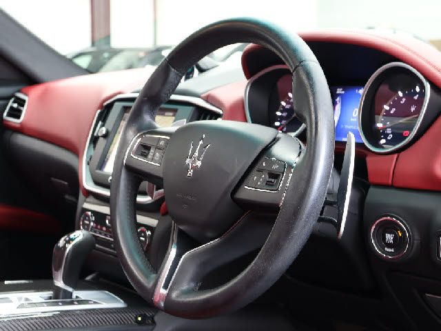 Maserati GHIBLI 2016-03 20469-26