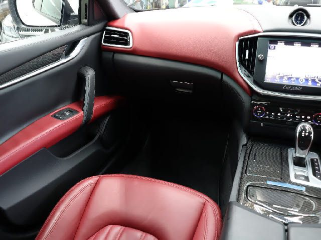 Maserati GHIBLI 2016-03 20469-21