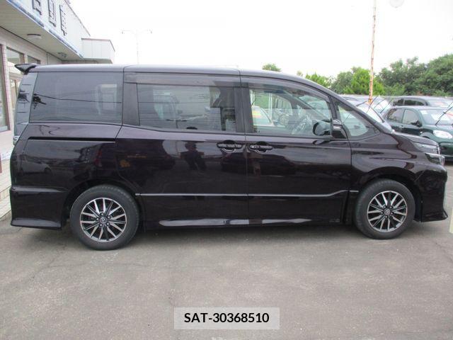 Toyota VOXY 2016-05 379649-3