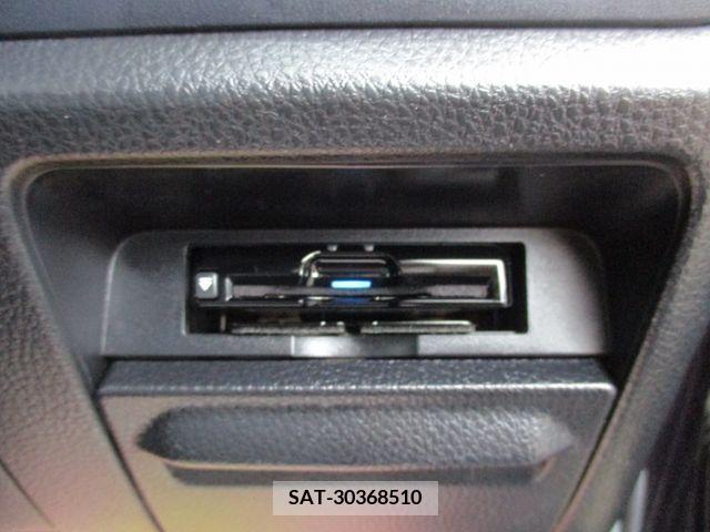 Toyota VOXY 2016-05 379649-21