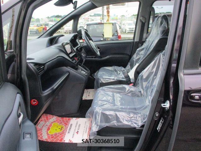 Toyota VOXY 2016-05 379649-27