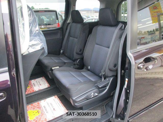Toyota VOXY 2016-05 379649-26