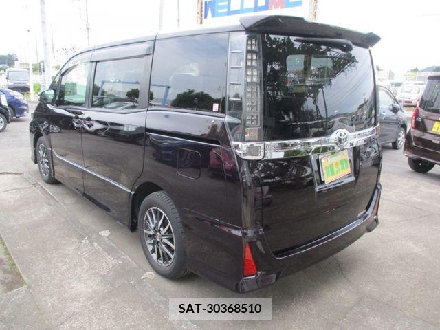 Toyota VOXY 2016-05 379649-6