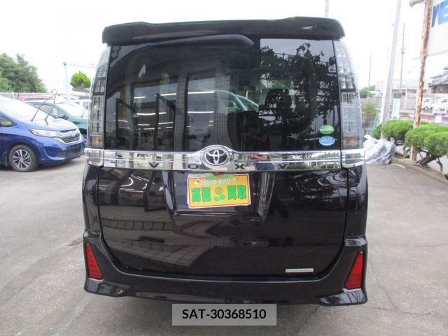 Toyota VOXY 2016-05 379649-5