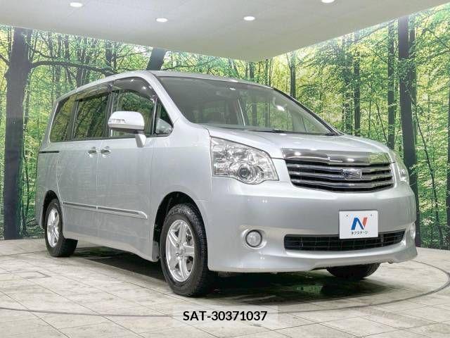 Toyota NOAH 2011-11 220488-17