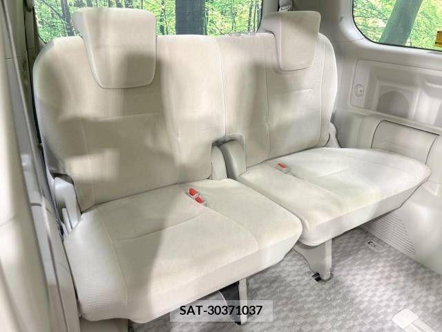 Toyota NOAH 2011-11 220488-10