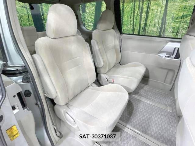 Toyota NOAH 2011-11 220488-9