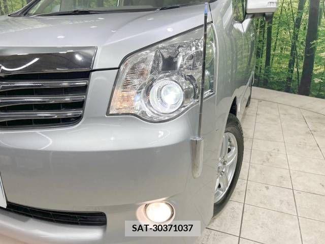 Toyota NOAH 2011-11 220488-13