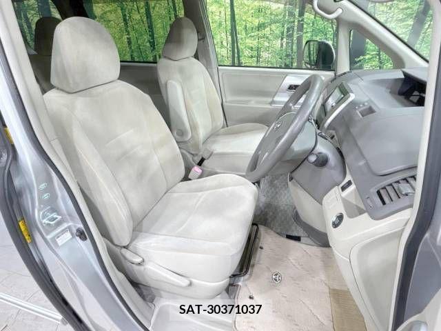 Toyota NOAH 2011-11 220488-8