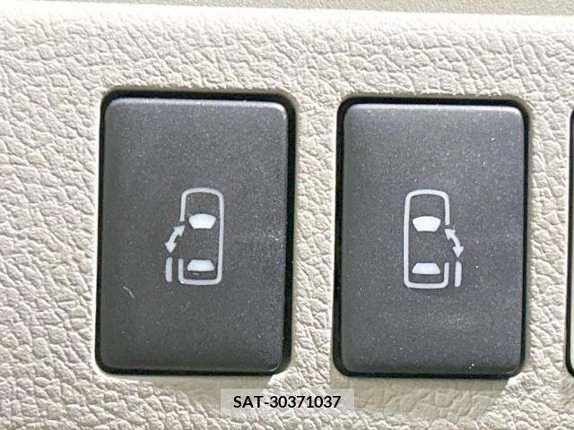 Toyota NOAH 2011-11 220488-2