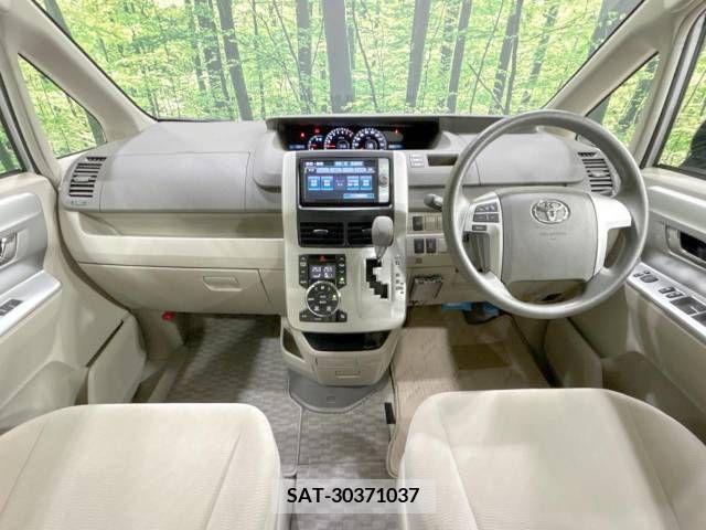 Toyota NOAH 2011-11 220488-1