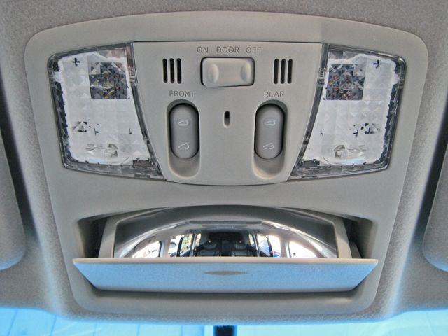 Nissan ELGRAND 2017-06 1899-20