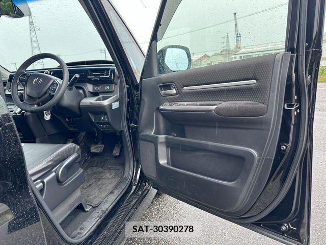 Honda e 2019-07 331693-9