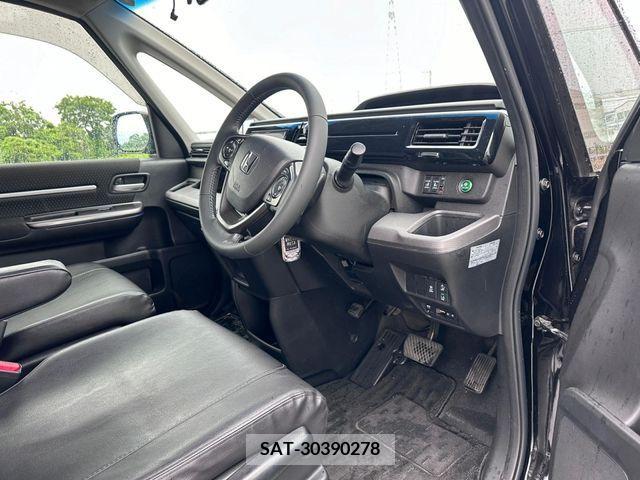 Honda e 2019-07 331693-10