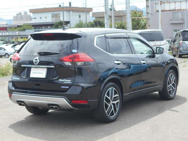 Nissan X-TRAIL 2017-09 9634-1