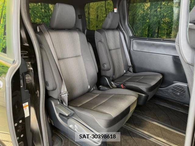 Toyota VOXY 2020-02 394975-9