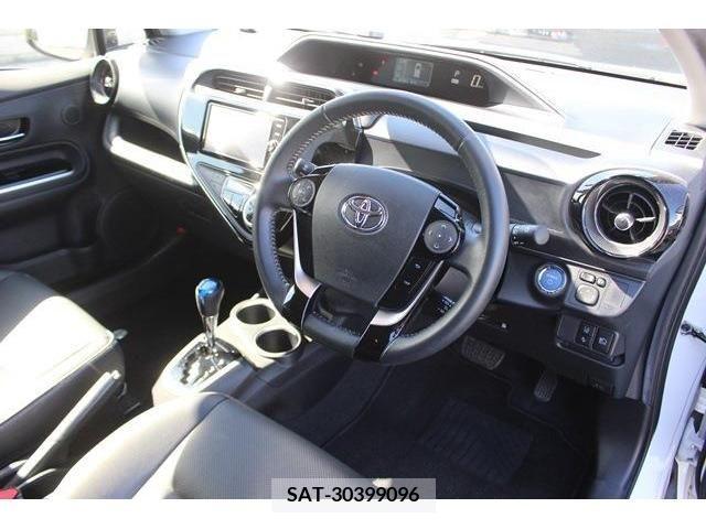 Toyota AQUA 2017-06 389317-14
