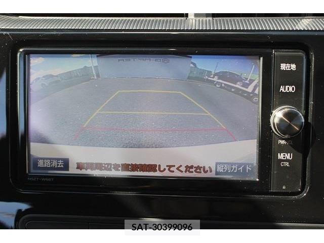 Toyota AQUA 2017-06 389317-2