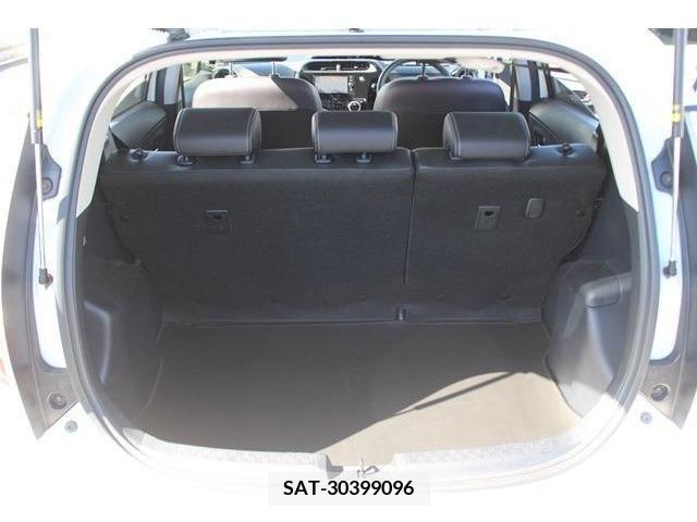 Toyota AQUA 2017-06 389317-18