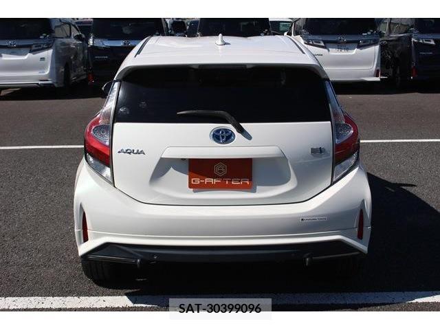 Toyota AQUA 2017-06 389317-9