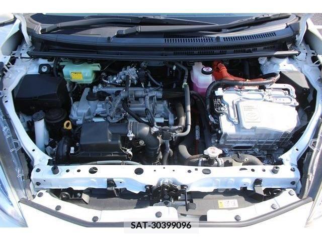Toyota AQUA 2017-06 389317-17