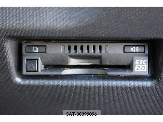 Toyota AQUA 2017-06 389317-5
