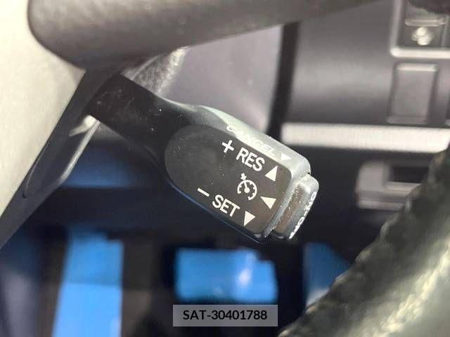 Toyota VOXY 2017-09 246864-6