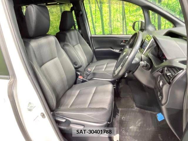 Toyota VOXY 2017-09 246864-8