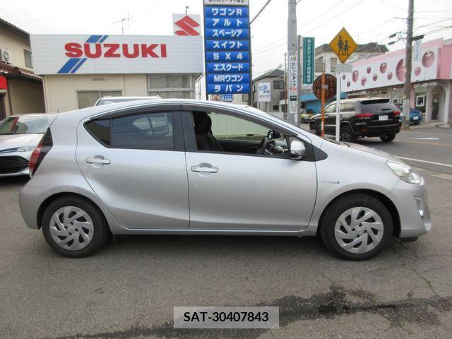 Toyota AQUA 2017-03 291927-7