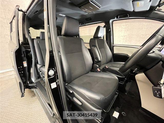Toyota NOAH 2018-12 345871-3