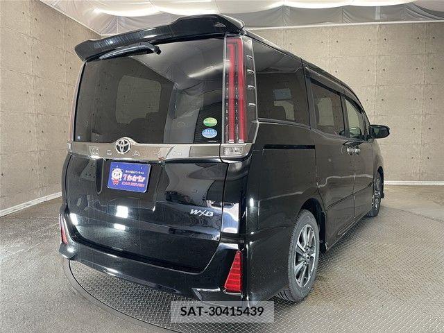 Toyota NOAH 2018-12 345871-1