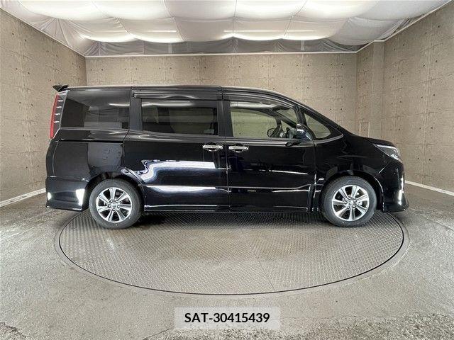 Toyota NOAH 2018-12 345871-22